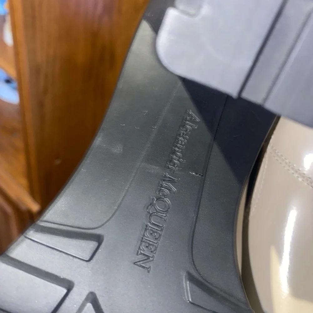 ✨SALEEEE✨ Alexander McQueen Leather Chelsea Block-Heel Booties - Picture 5 of 16